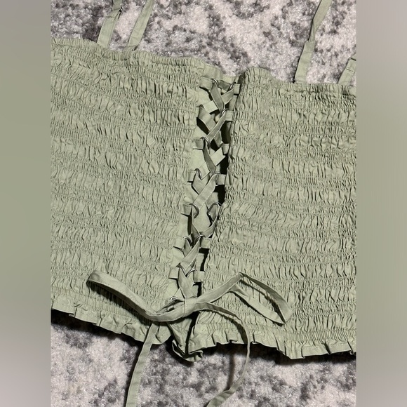 American Eagle woman’s cropped tank. Removable straps. Size XL. - Picture 3 of 6